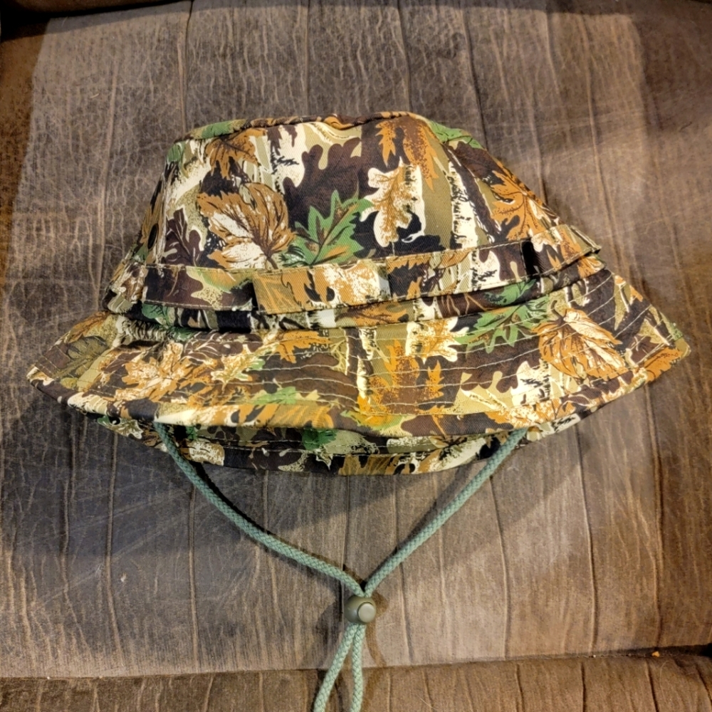 bucket / Boone hat, real tree. size LG.